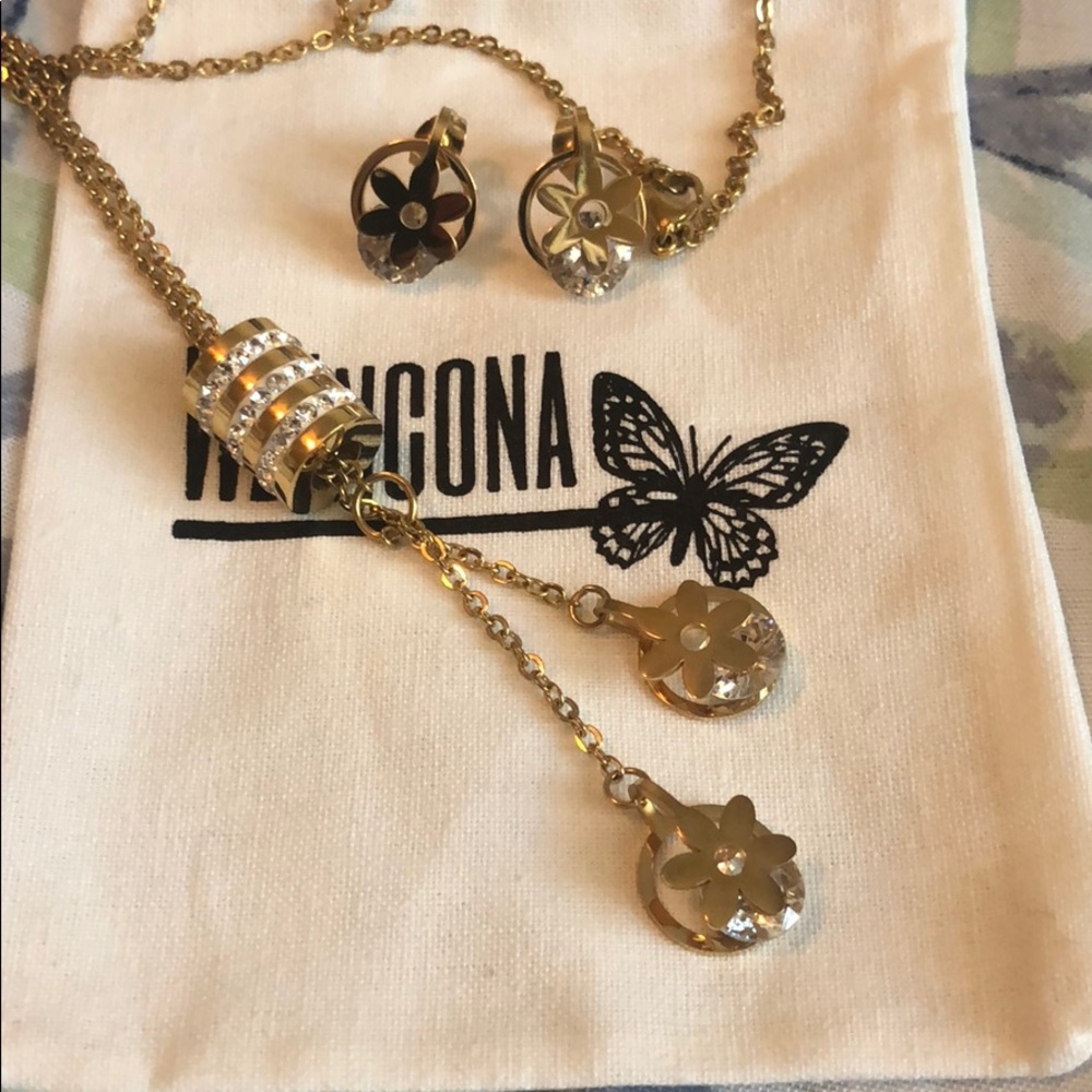 Beautiful jewelry set earrings & collard stainless